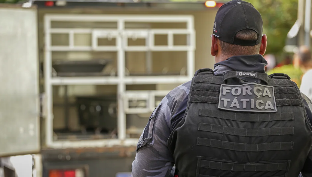 Força Tática no local do crime