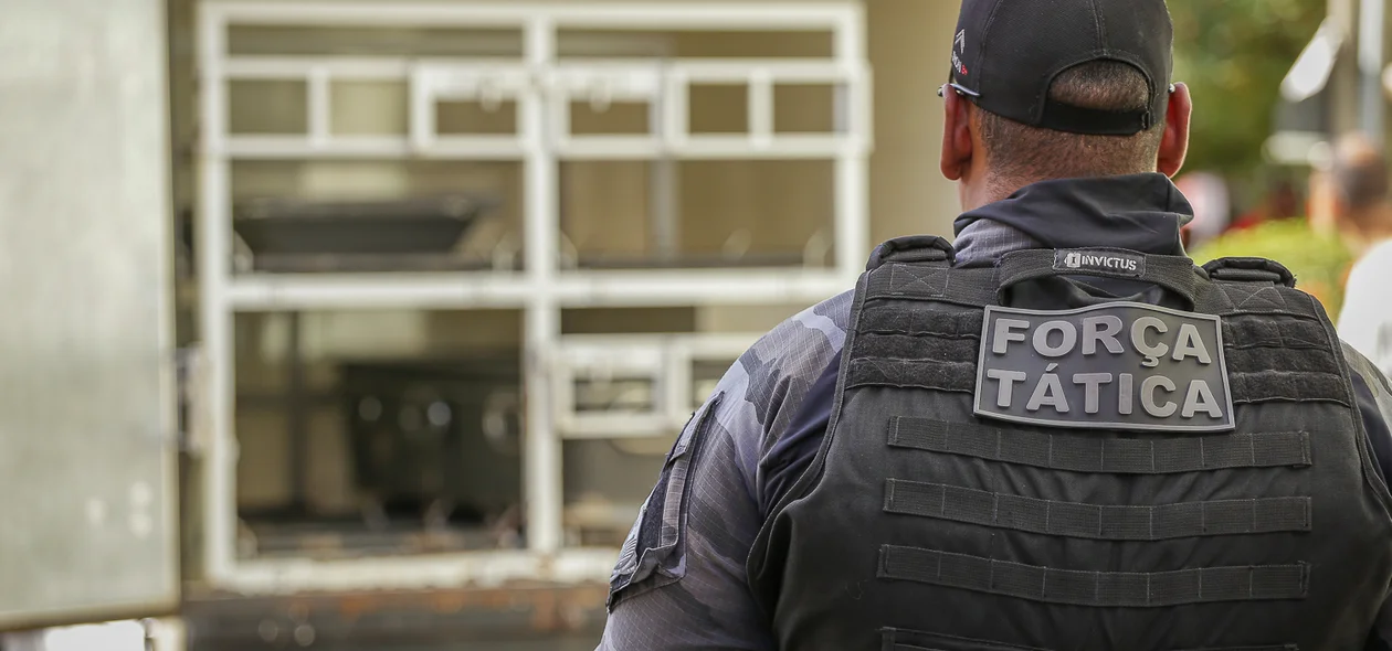 Força Tática no local do crime