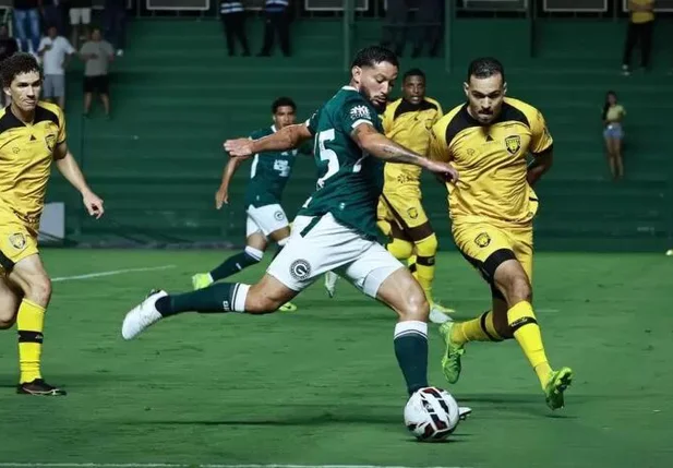 Goiás e Amazonas se enfrentaram no Estádio Hailé Pinheiro, em Goiânia