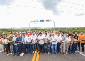 Governador Rafael Fonteles entrega asfalto da PI-394