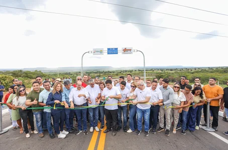 Governador Rafael Fonteles entrega asfalto da PI-394