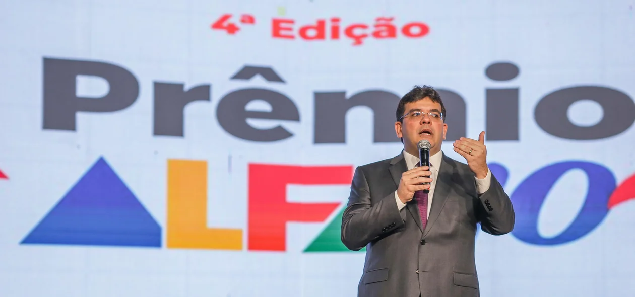 Governador Rafael Fonteles lança Pacto pela Educação 2025 e premia 104 escolas