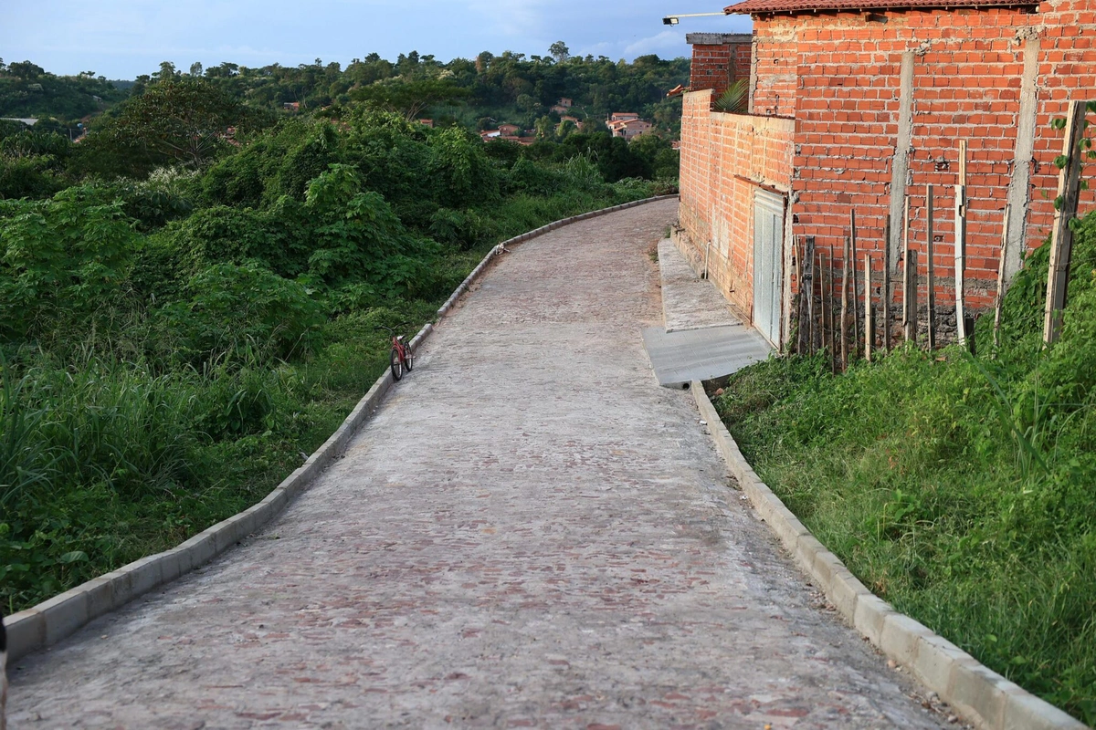 Governo do Piauí investe milhões em obras de pavimentação em Teresina
