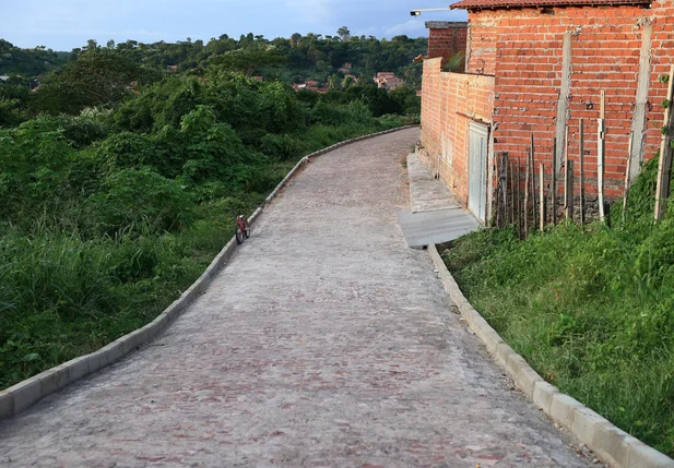 Governo do Piauí investe milhões em obras de pavimentação em Teresina