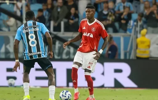 Grêmio e Inter empatam em clássico marcado por polêmica de arbitragem