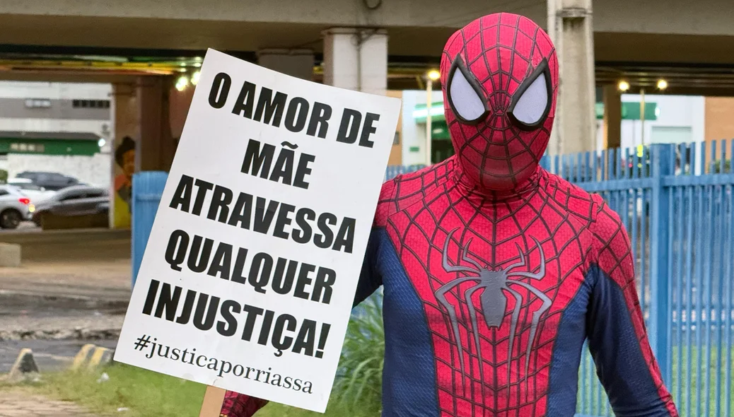 Homem-Aranha em protesto