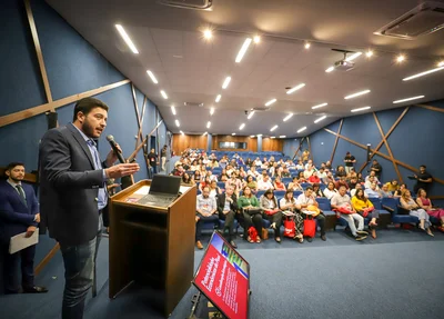 Jadyel Alencar durante seu pronunciamento