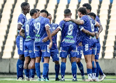 Jogadores do Parnahyba em duelo contra o Sampaio Corrêa pela Série D