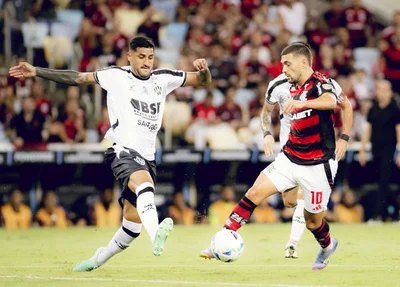 Lance do jogo entre Flamengo e Central Córdoba