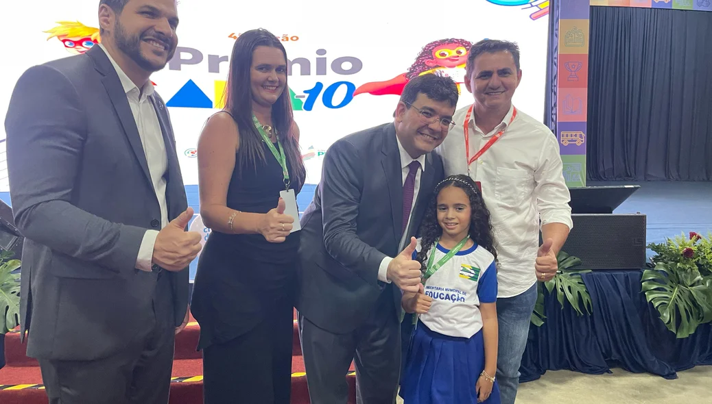Larissa Oliveira, do 3º ano da Escola João Félix de Andrade, foi escolhida para ler a mensagem de agradecimento final
