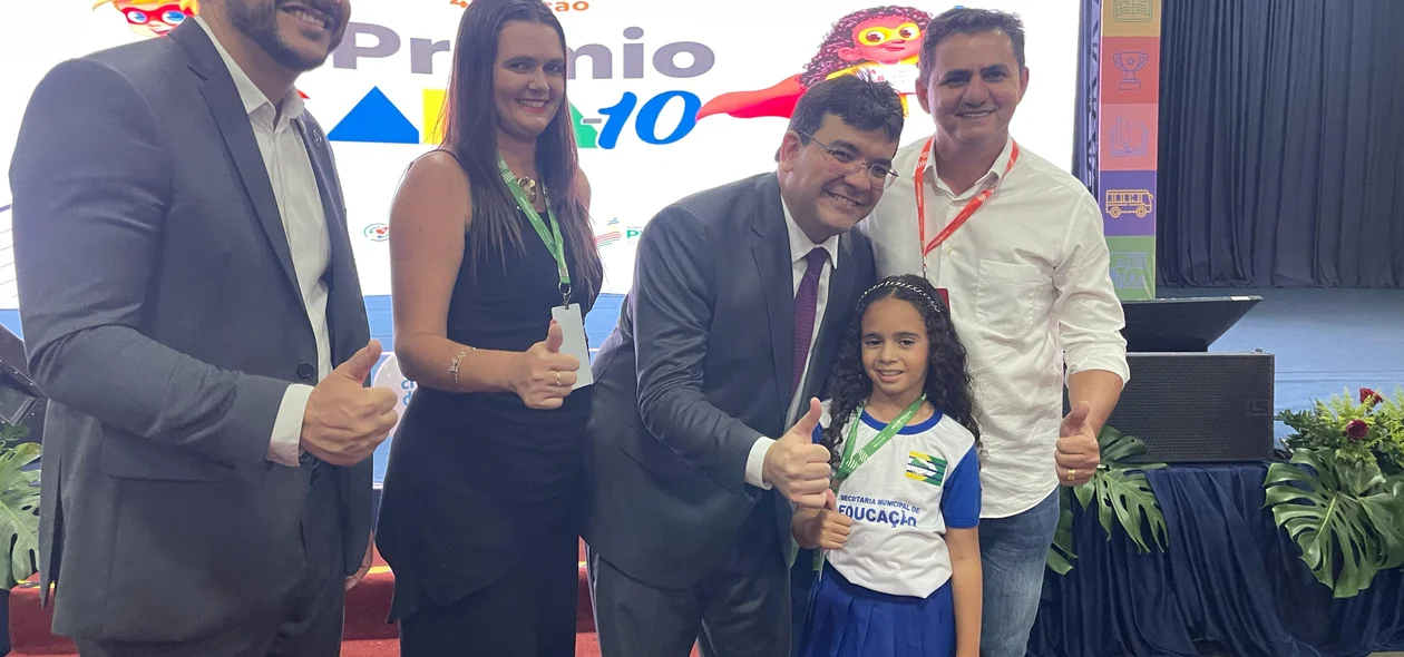 Larissa Oliveira, do 3º ano da Escola João Félix de Andrade, foi escolhida para ler a mensagem de agradecimento final