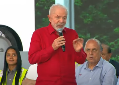 Lula durante cerimônia