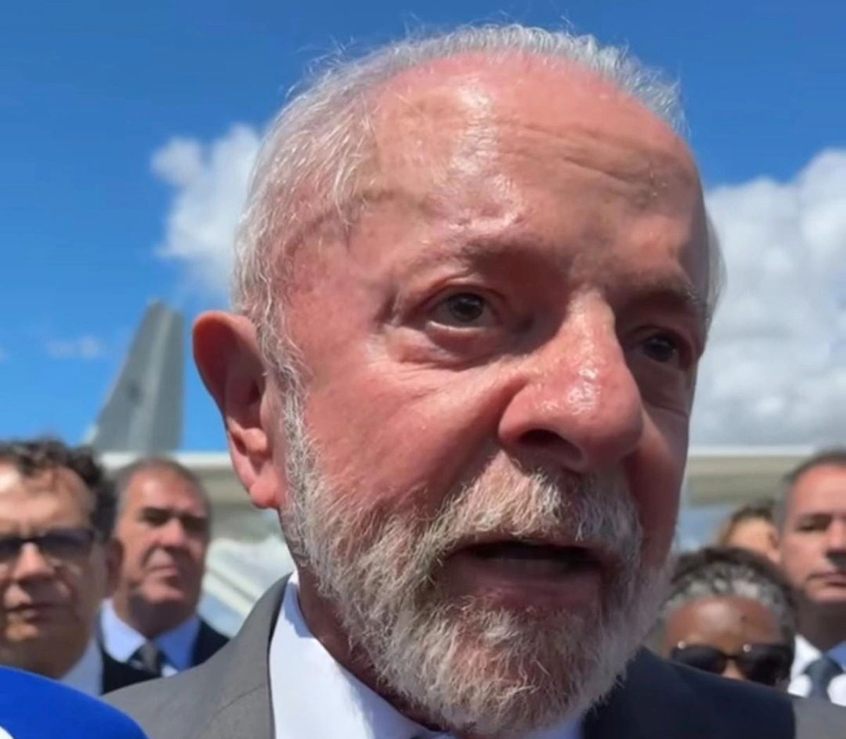 Lula durante coletiva de imprensa após funeral do papa Francisco