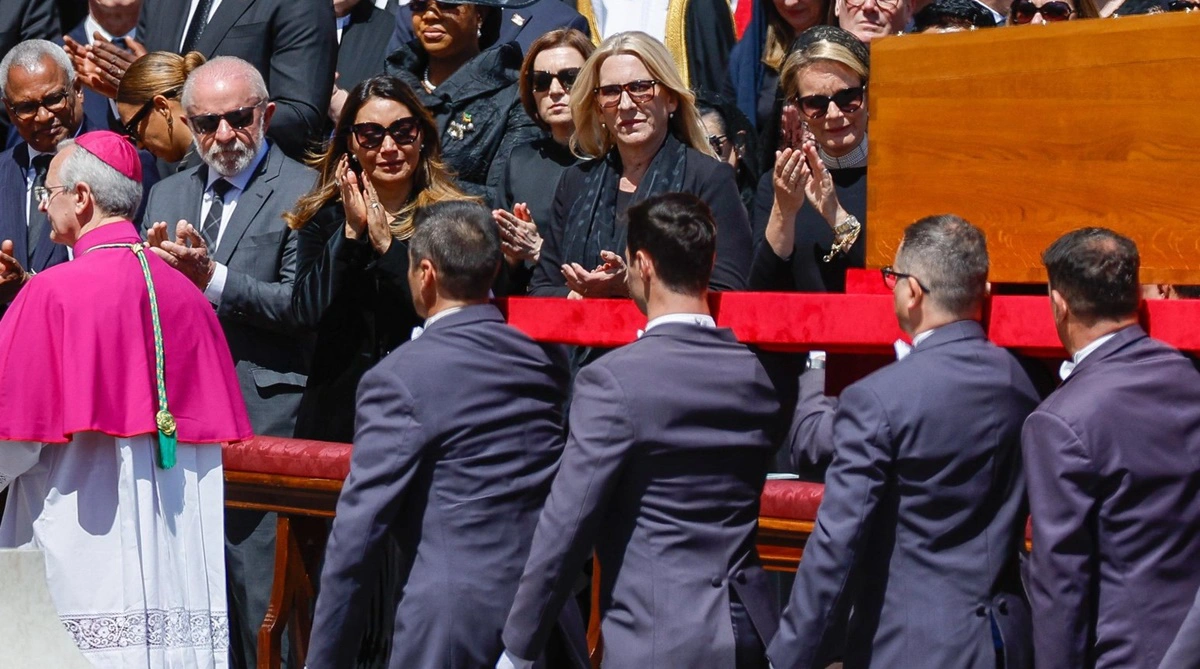 Lula e Janja participaram no funeral do Papa Francisco