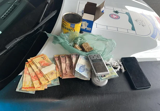 Material apreendido durante operação no Torquato Neto