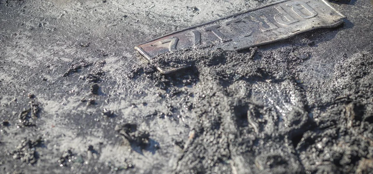 Material completamente derretido por conta da ação das chamas