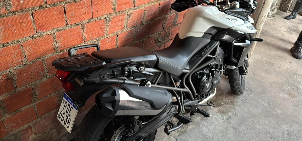Motocicleta de grande porte apreendida pela polícia
