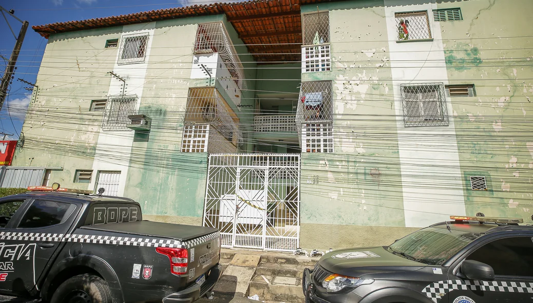 Mulher é assassinada a facada pelo ex-marido em casa