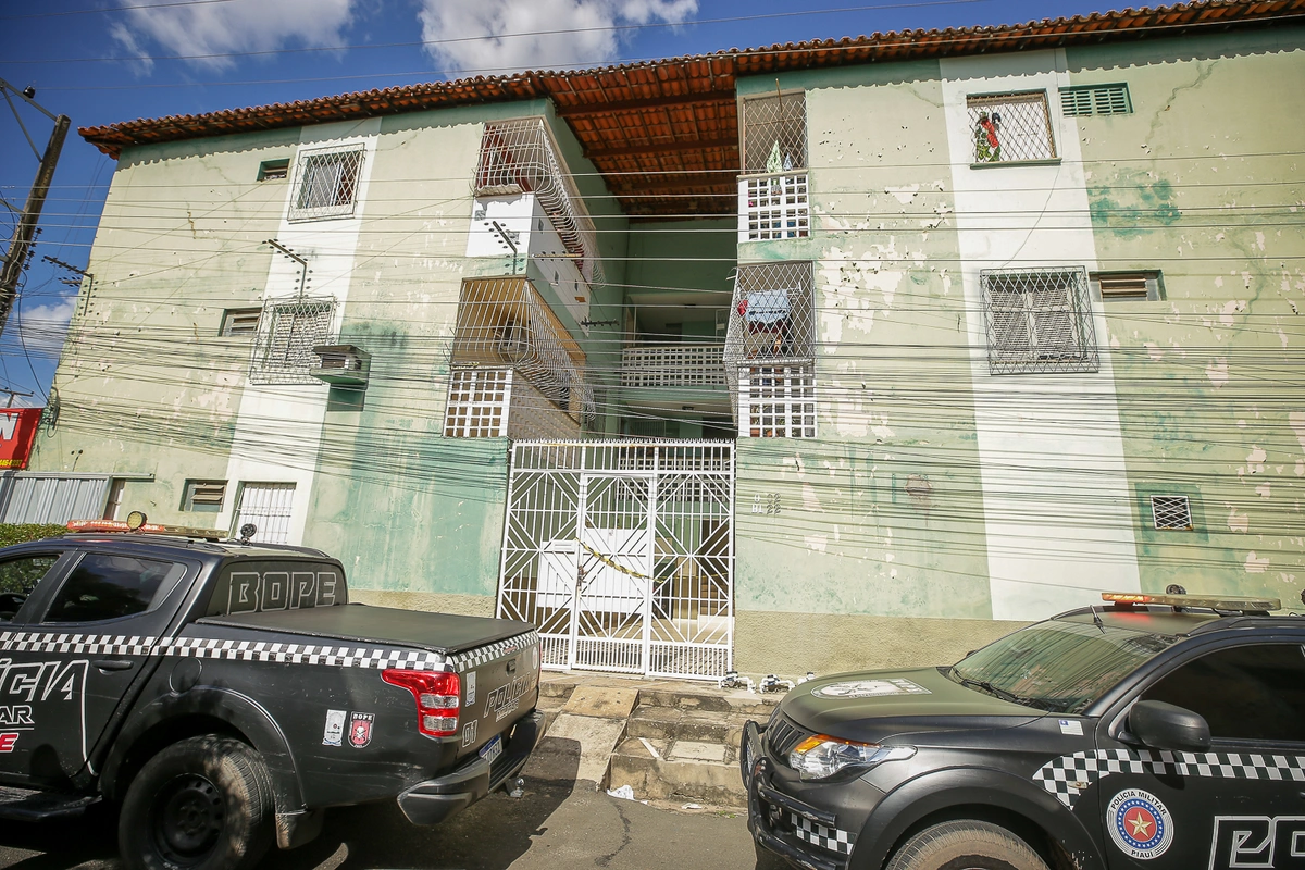 Mulher é assassinada a facada pelo ex-marido em casa