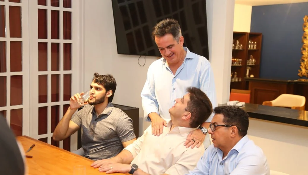 Na imagem: vereador Roncallin (PRD), Ciro Nogueira, vereador Luís André (PL) e vereador Valdemir Virgino (PRD)