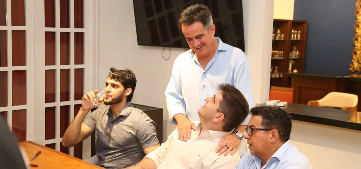 Na imagem: vereador Roncallin (PRD), Ciro Nogueira, vereador Luís André (PL) e vereador Valdemir Virgino (PRD)