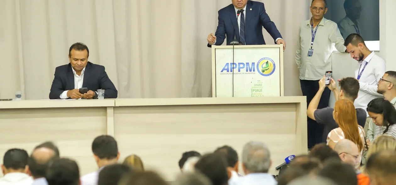 Nerinho durante seu pronunciamento