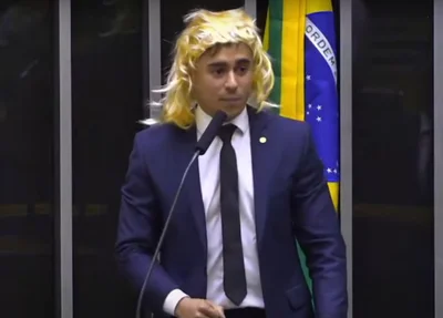 Nikolas Ferreira usou peruca durante discurso no Plenário da Câmara