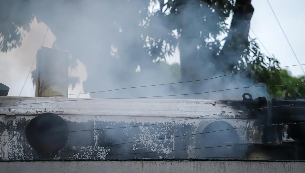 O local ficou coberto por fumaça devido o incêndio