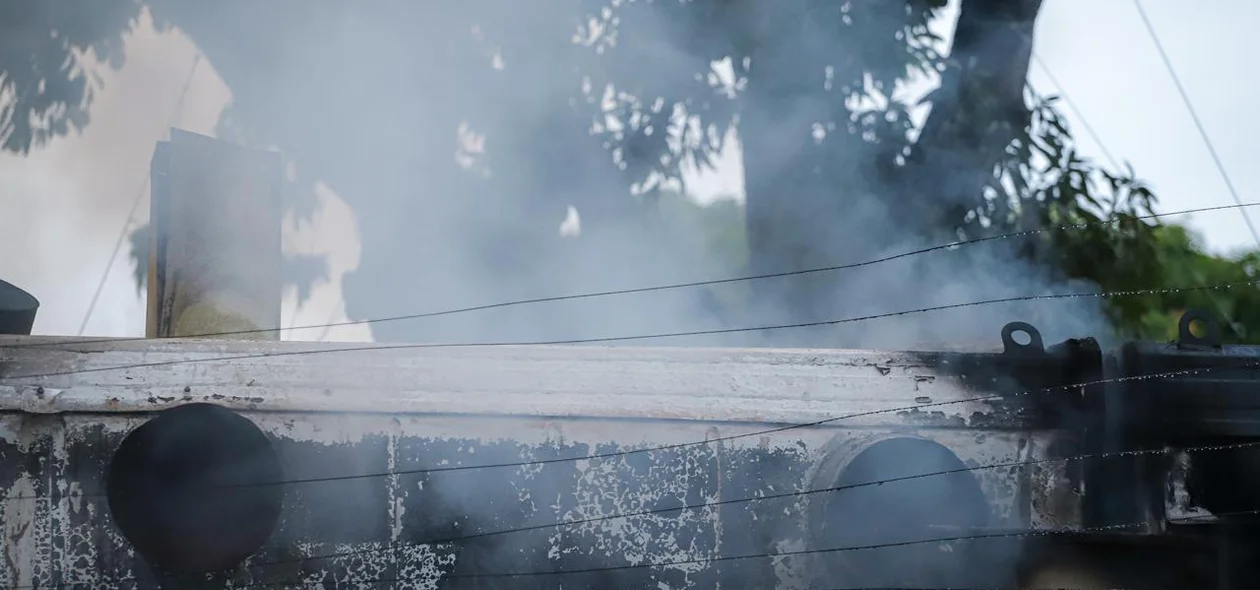O local ficou coberto por fumaça devido o incêndio