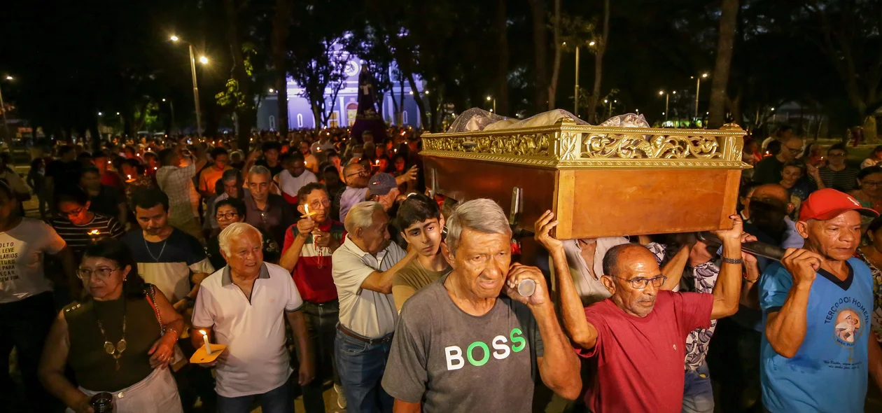 O momento foi marcado por fé e devoção