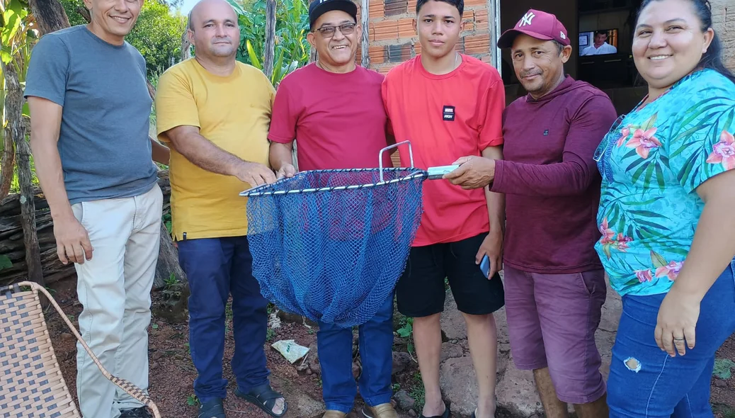 O prefeito Abdoral Melo esteve presente na entrega