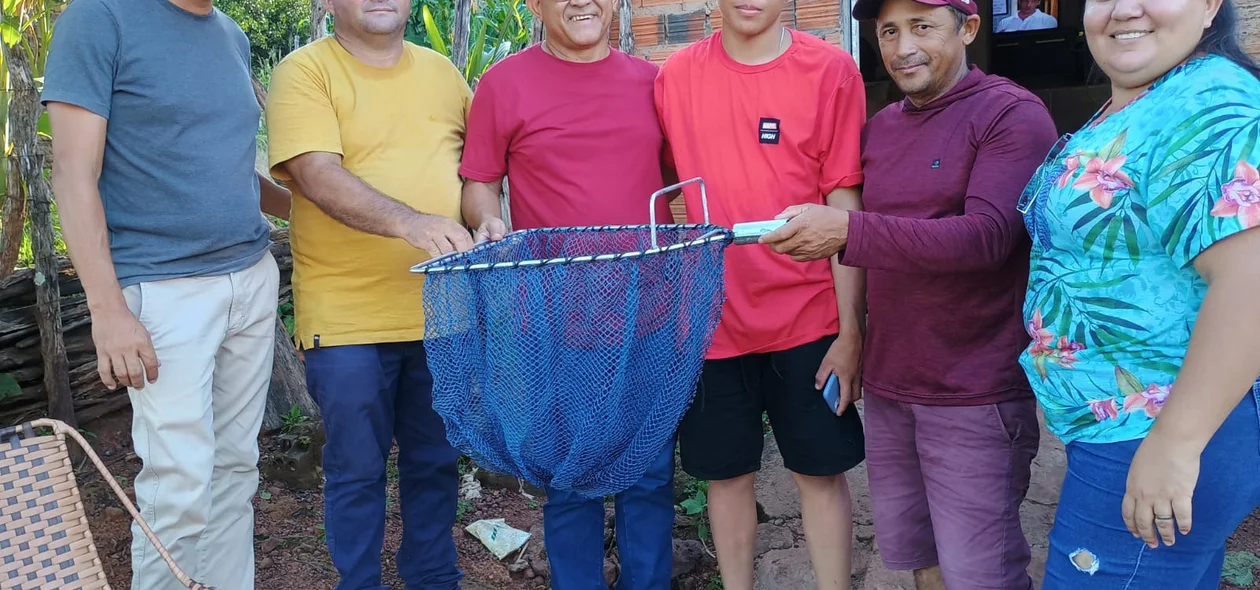 O prefeito Abdoral Melo esteve presente na entrega
