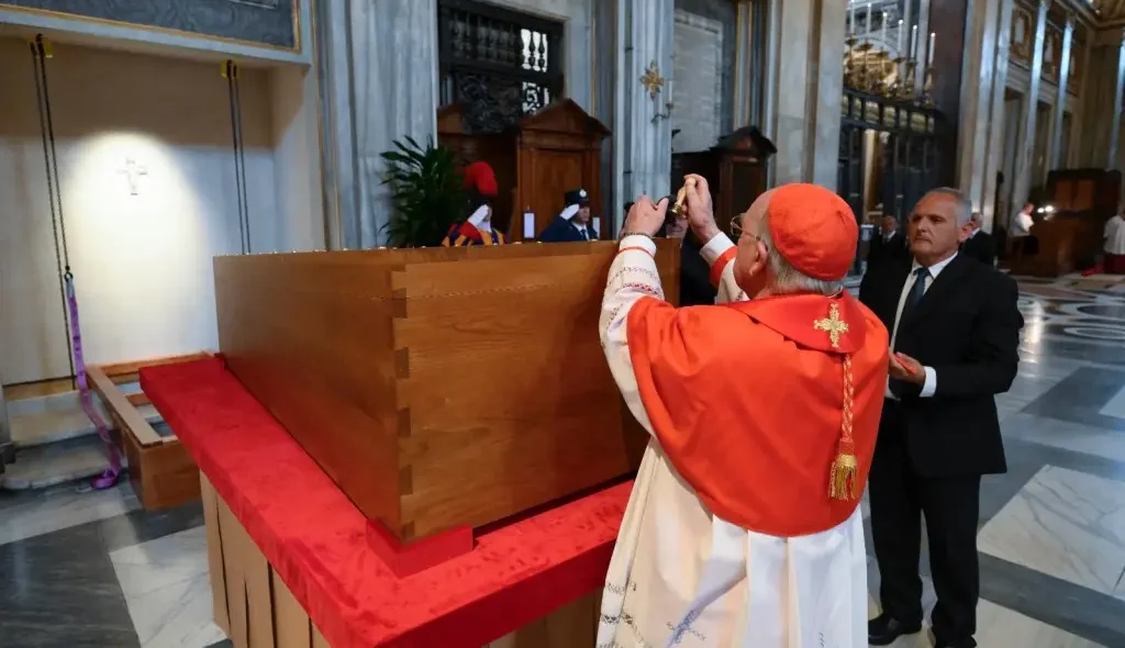 O sepultamento ocorreu neste sábado