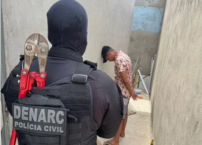 Operação do DENARC na Vila Afonso Gil