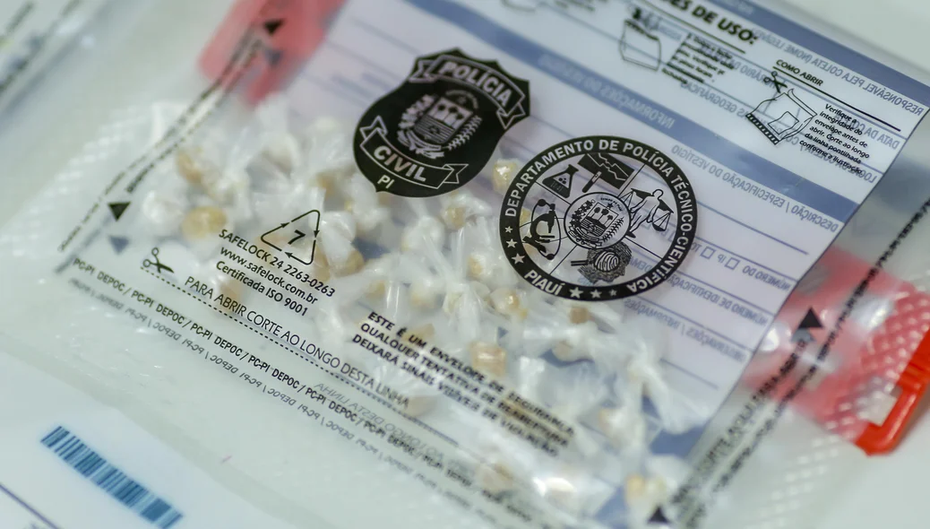 Pedras de crack apreendidas durante a ação na laje