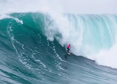 Pedro Scooby vence troféu de maior onda masculina na 7º edição dos Gigantes de Nazaré