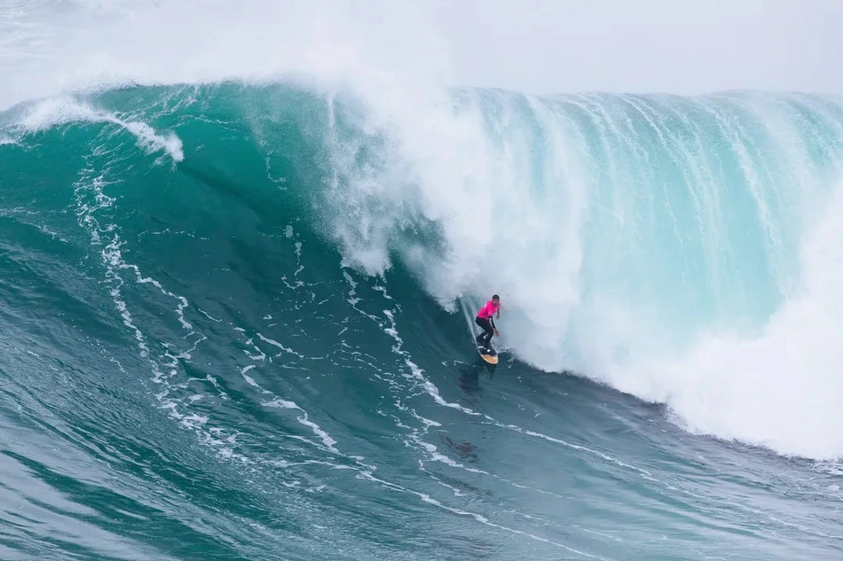 Pedro Scooby vence troféu de maior onda masculina na 7º edição dos Gigantes de Nazaré