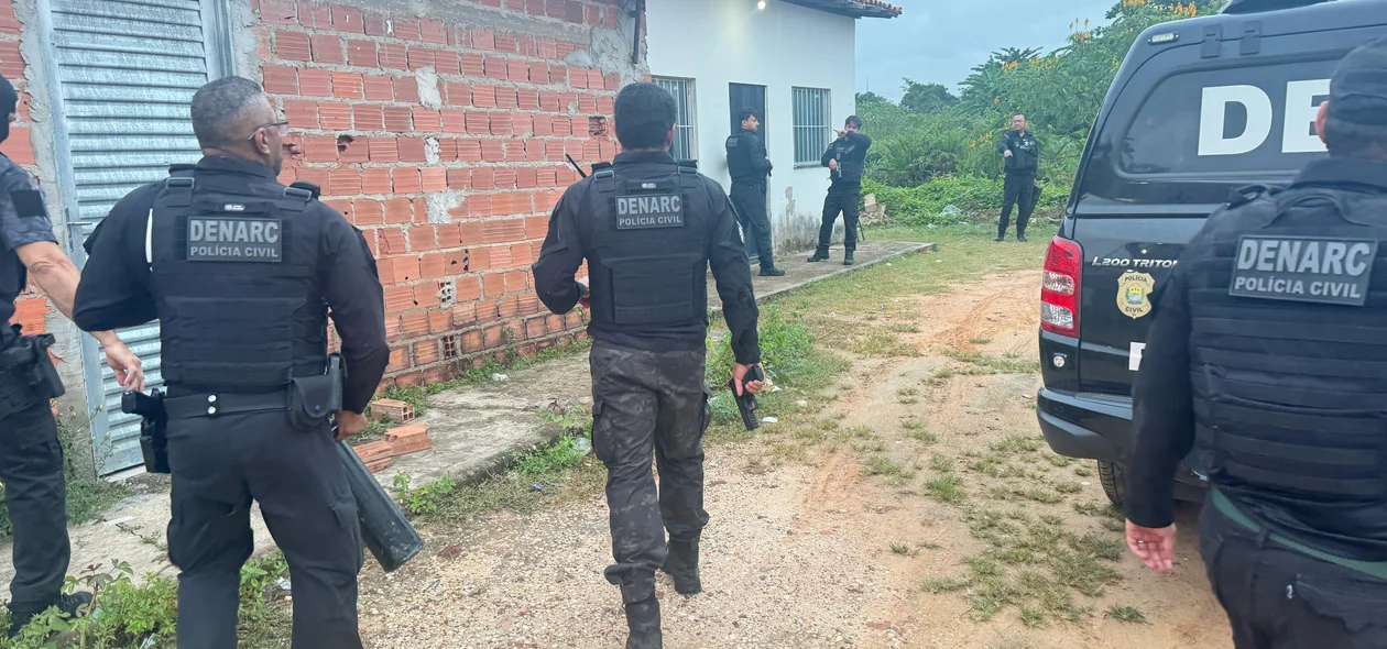 Policiais em diligências durante megaoperação no bairro Mafrense