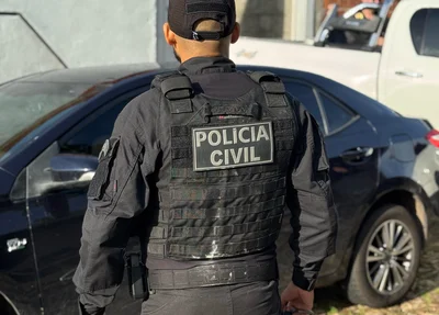 Policial civil cumprindo mandado