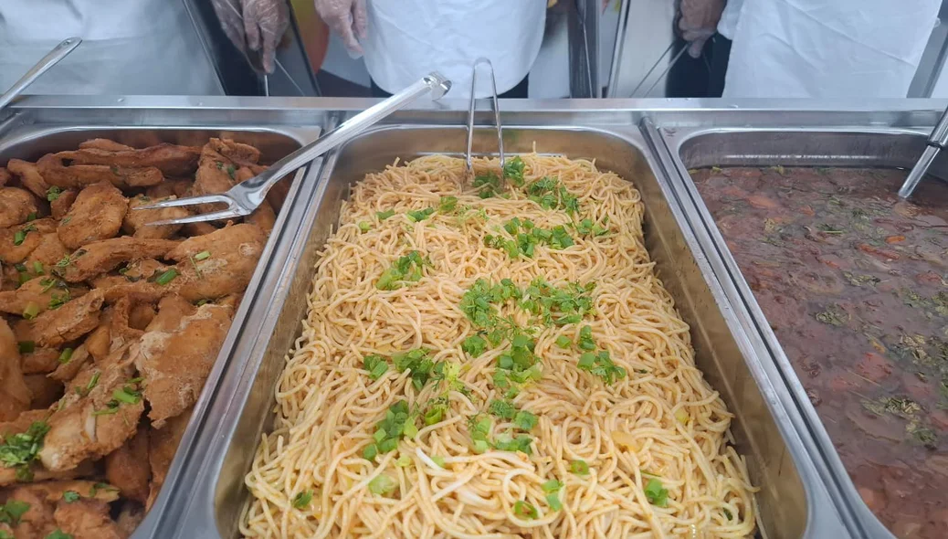 Preço do almoço ou jantar custa R$ 1,00