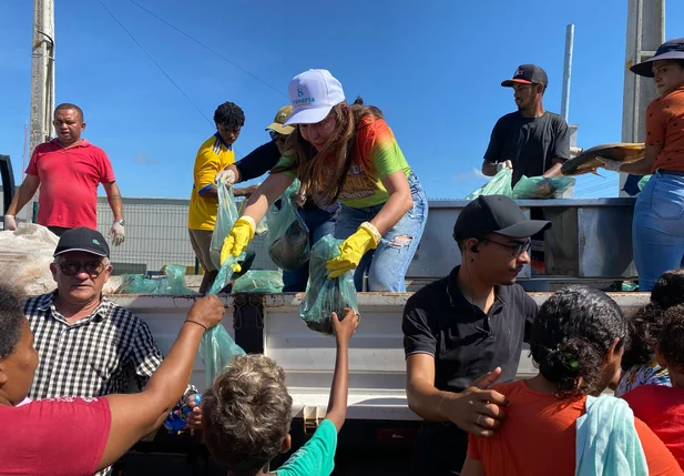 Prefeita Ivanária Sampaio realiza entrega de toneladas de alimentos durante a Semana Santa