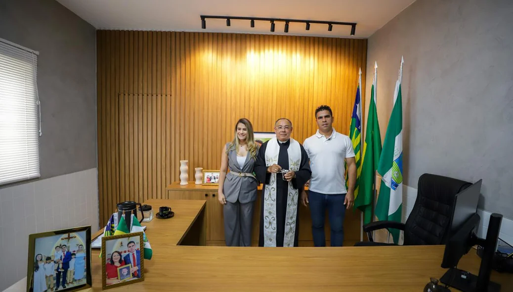 Prefeito agradece bênçãos em seu gabinete