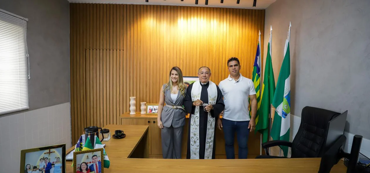 Prefeito agradece bênçãos em seu gabinete