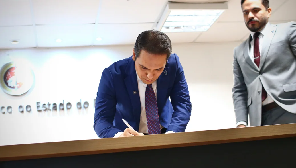 Prefeito Dr. Gilberto esteve em Teresina para assinar o termo