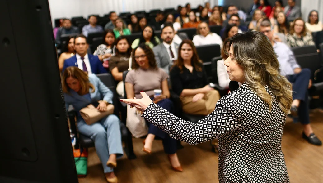 Prefeito Dr. Gilberto Júnior adere ao projeto “Elas no Controle”