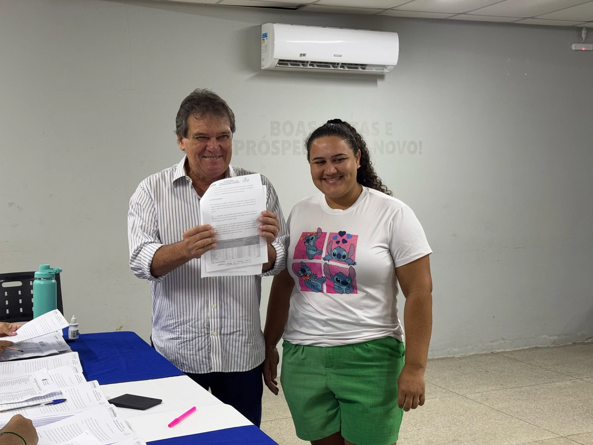 Prefeito Gustavo Medeiros assina contratos da Agricultura Familiar