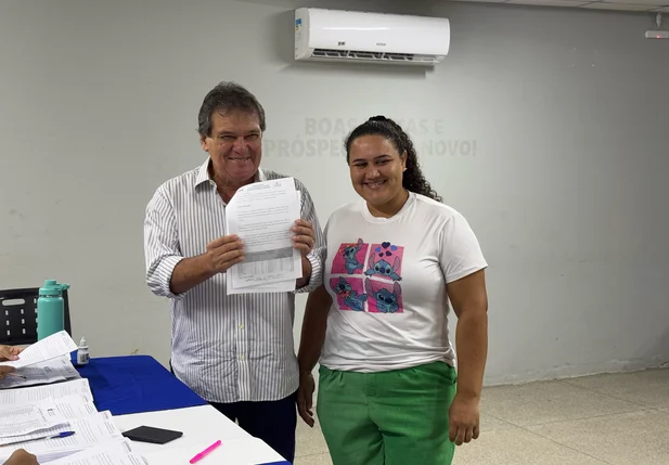 Prefeito Gustavo Medeiros assina contratos da Agricultura Familiar