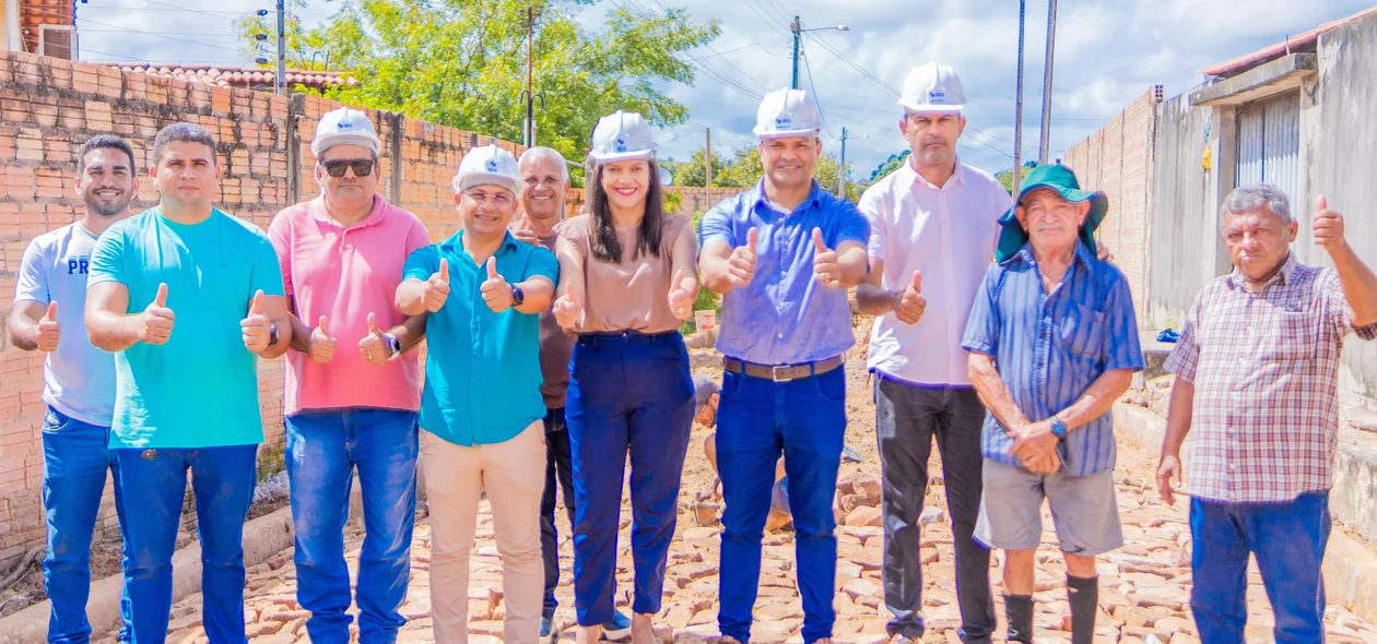 Prefeito Pedro Gomes e equipe