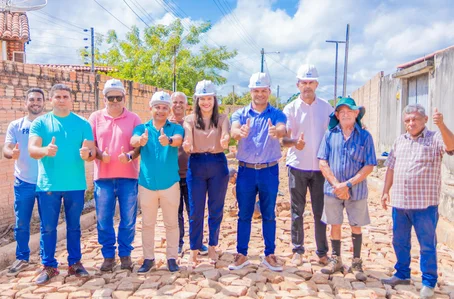 Prefeito Pedro Gomes e equipe