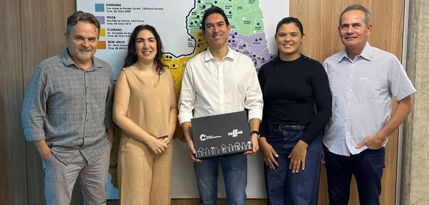 Prefeito Raniletti Macedo com equipe do SEBRAE
